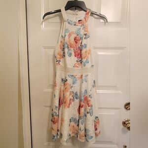 Lace floral halter neck dress sz Med. Fully lined. Summer fun by City Triangles